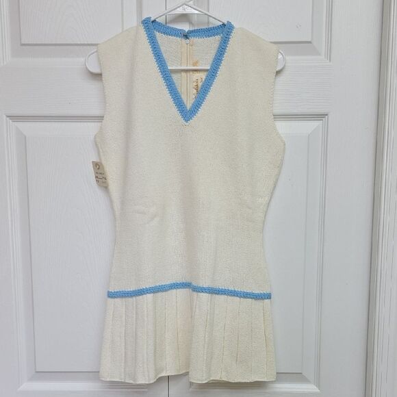 Hampton Court Dresses & Skirts - Vintage 1970s Hamton Court Tennis Skirt Cream/White And Blue Pleated Knitted NWT